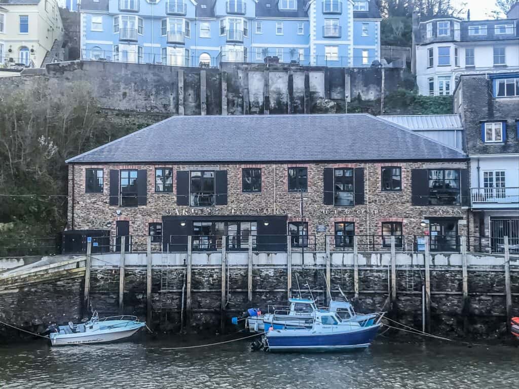 restaurant on the harbour