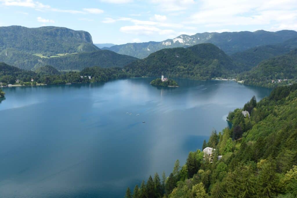 circular walk around lake bled