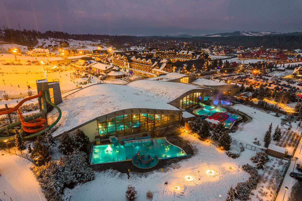 Bania Thermal Bath night view