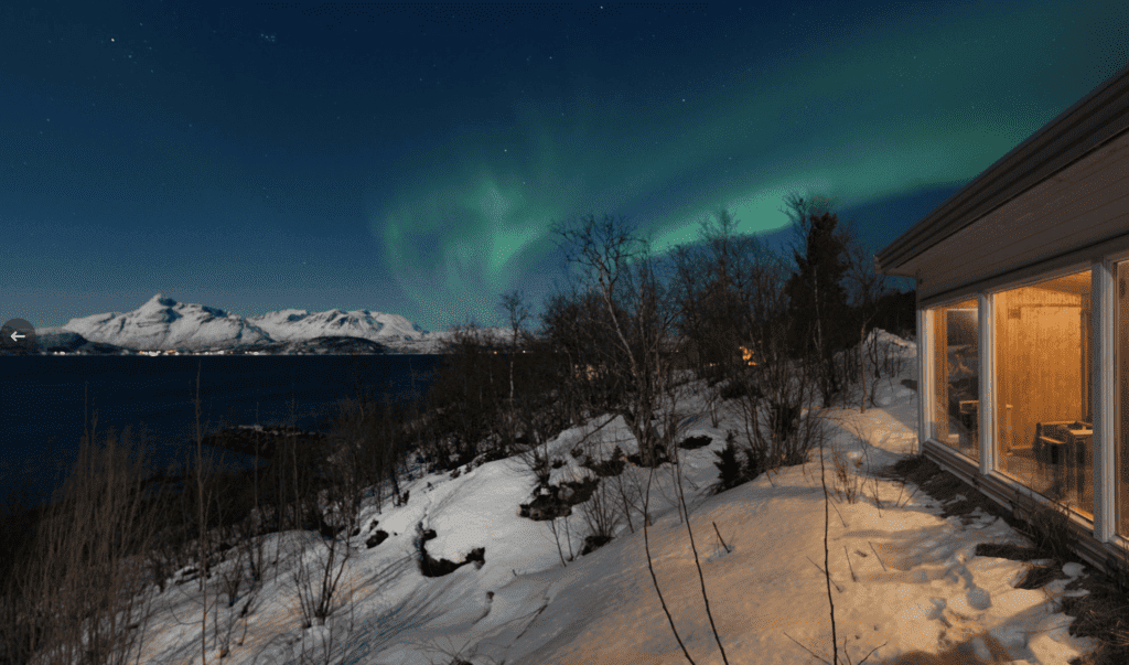 sauna with view on the northern lights