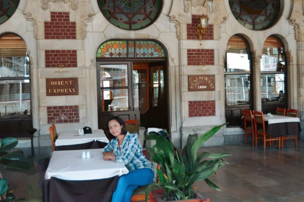 girl in Sirkeci station 