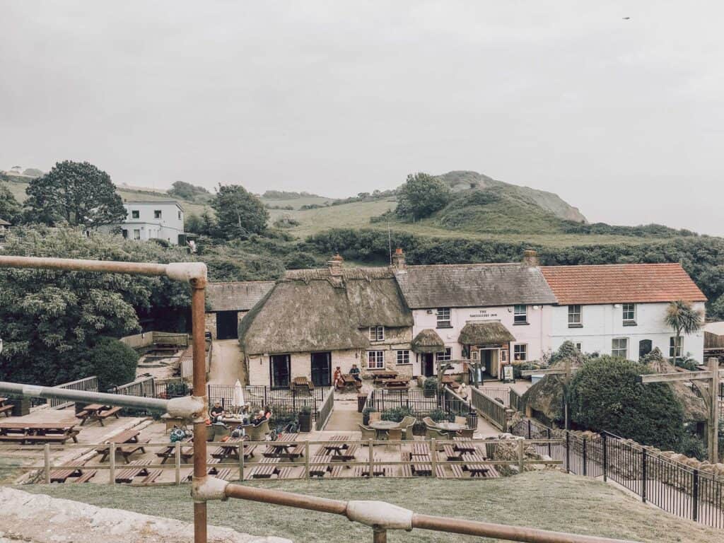 pretty country pub in Dorset